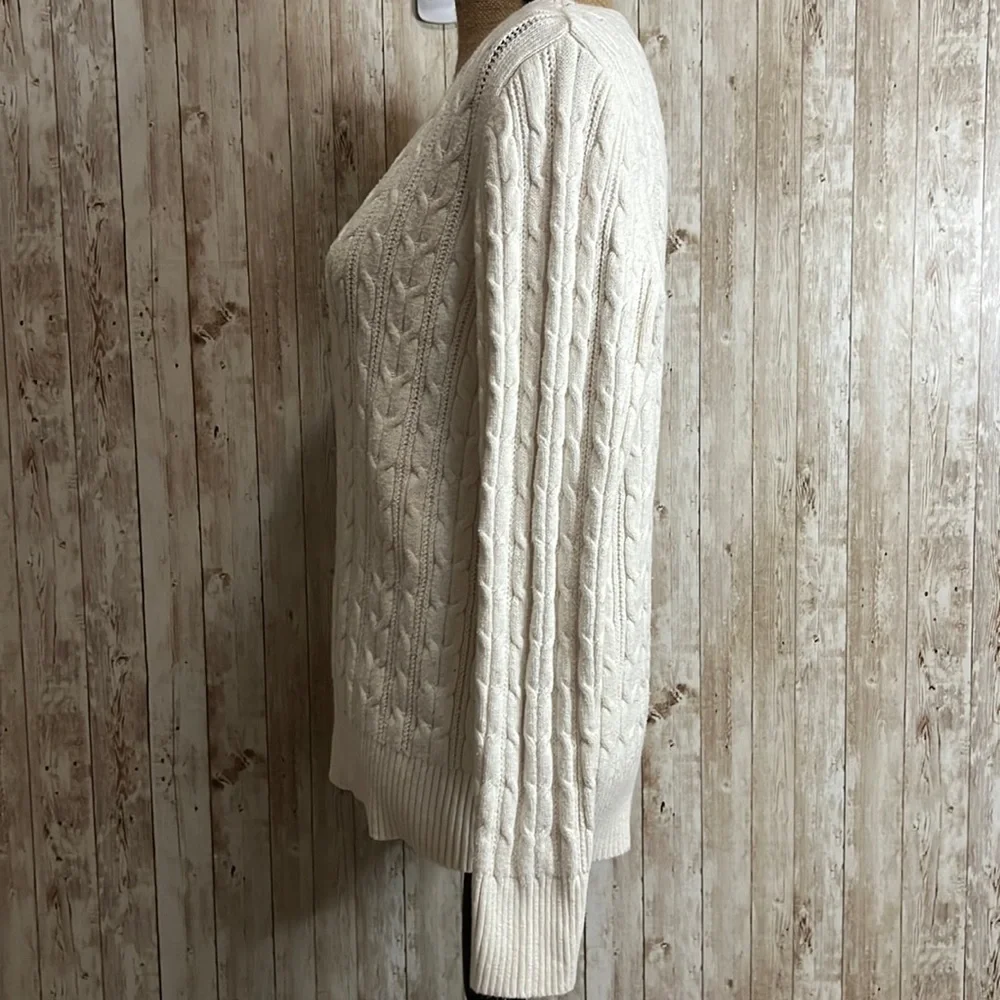 🐺St Johns Bay Ivory V-Neck Knit Sweater